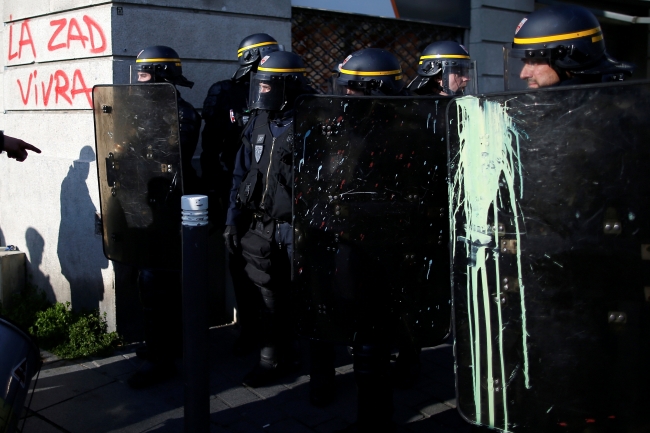 Fransa’da hükümet karşıtı gösteriler devam ediyor